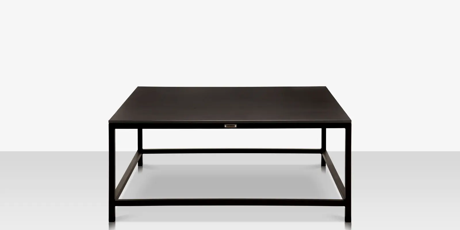 04_delano_coffee_table_sq_duraboard_02_black_front.webp