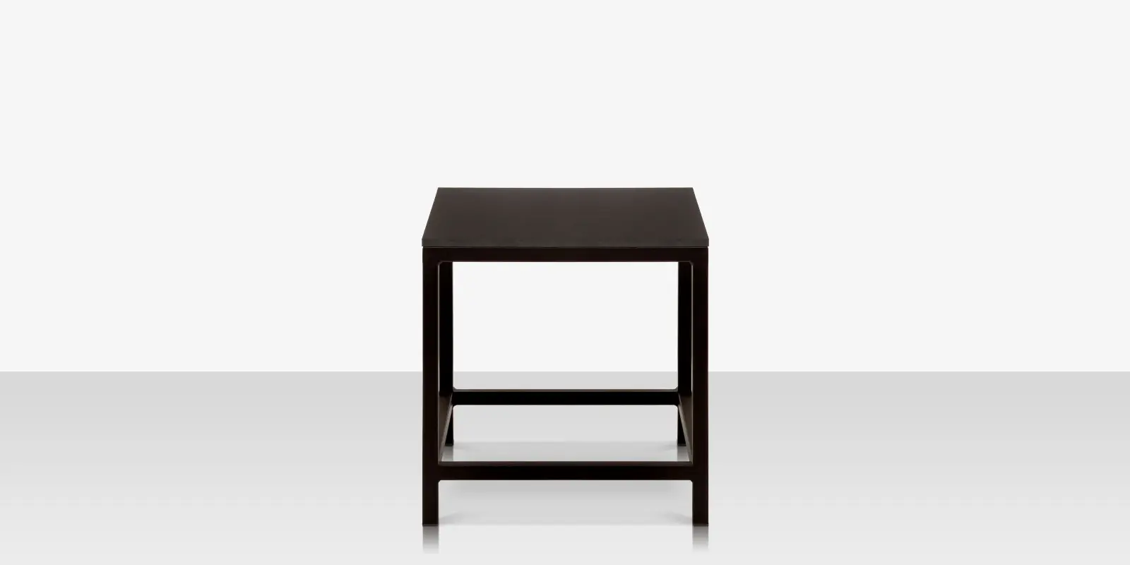 04_delano_side_table_sq_duraboard_black_front.webp