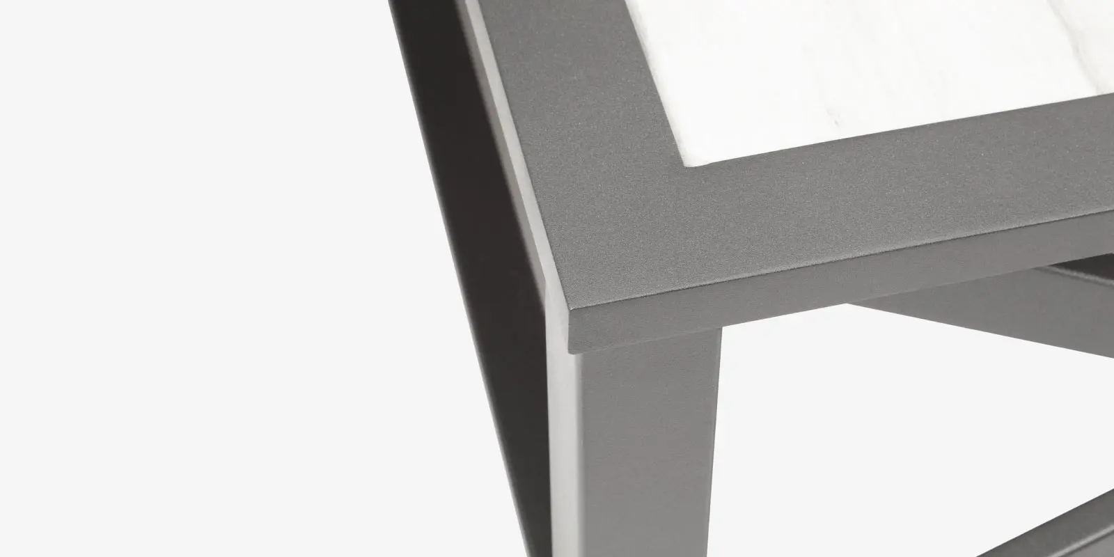 05_dynasty_small_coffee_table_silver_close_up_2.webp