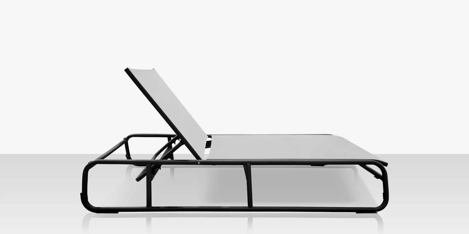 03_elephant_chaise_gray_side.webp