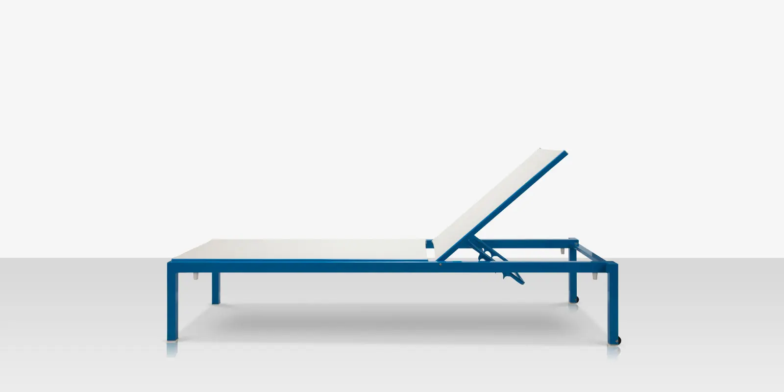 fusion_chaise_blue_side.webp
