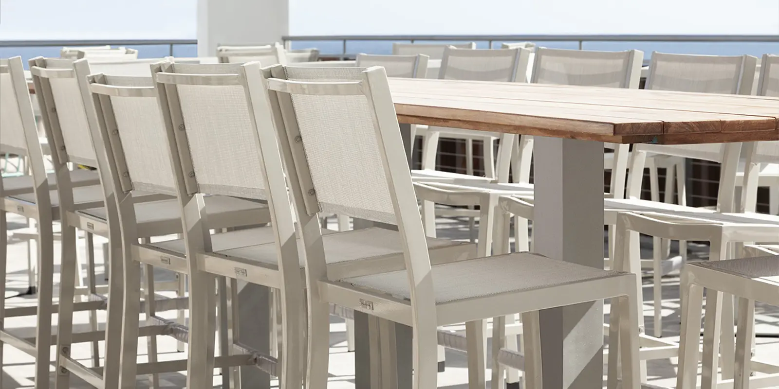 gallery01_08_fusion_bar_armless_chair.webp