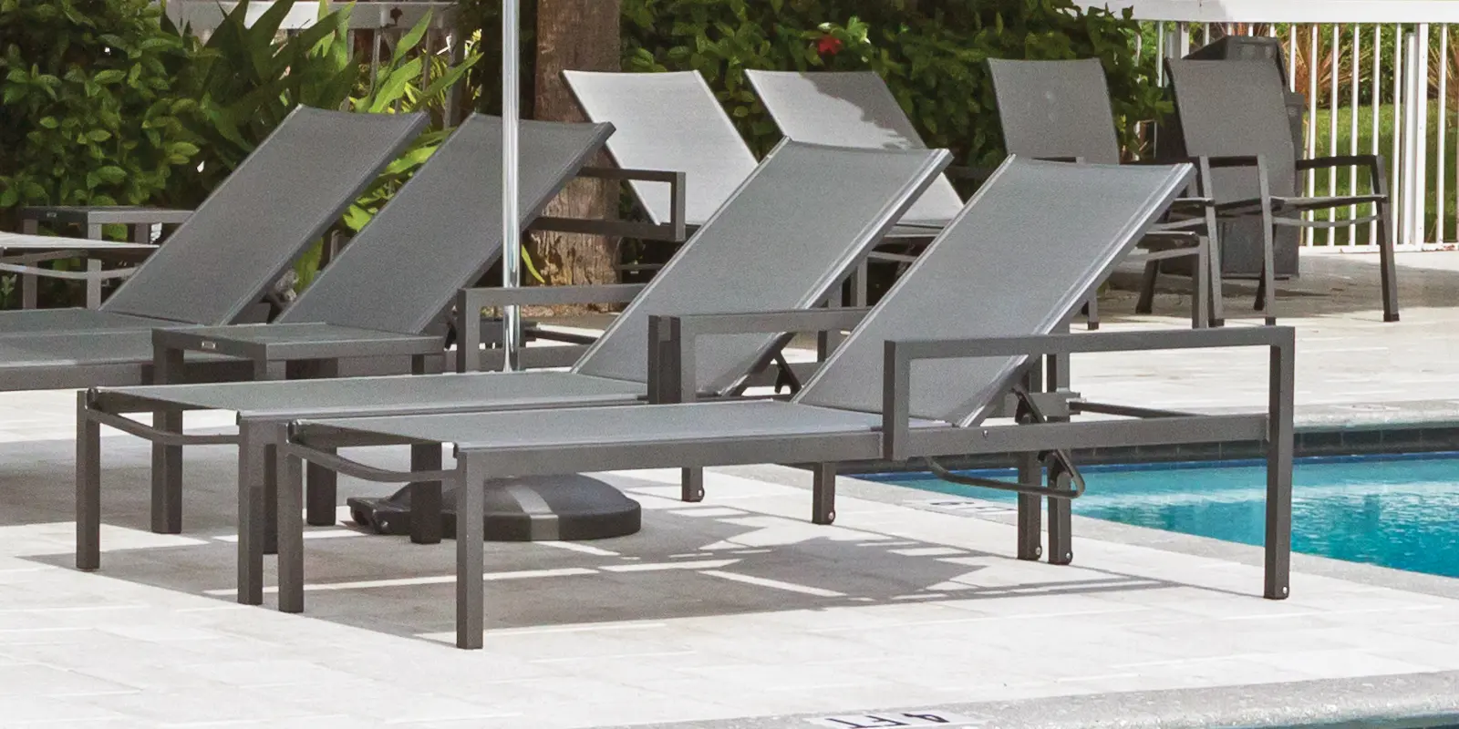 gallery01_fusion_chaise_with_arms.webp