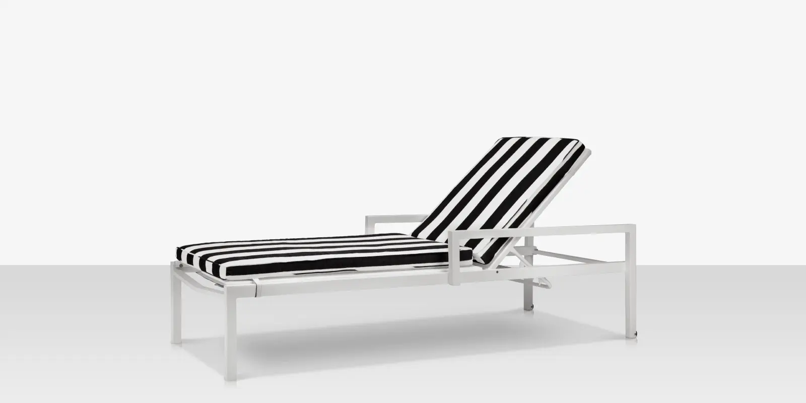 fusion_chaise_with_arms_angle.webp