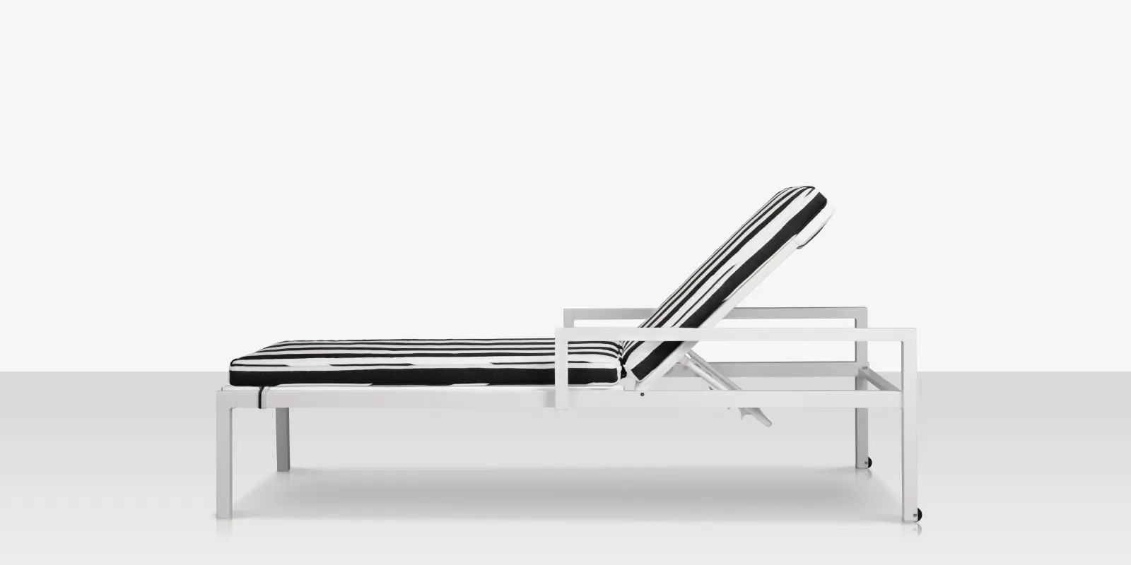 fusion_chaise_with_arms_side.webp