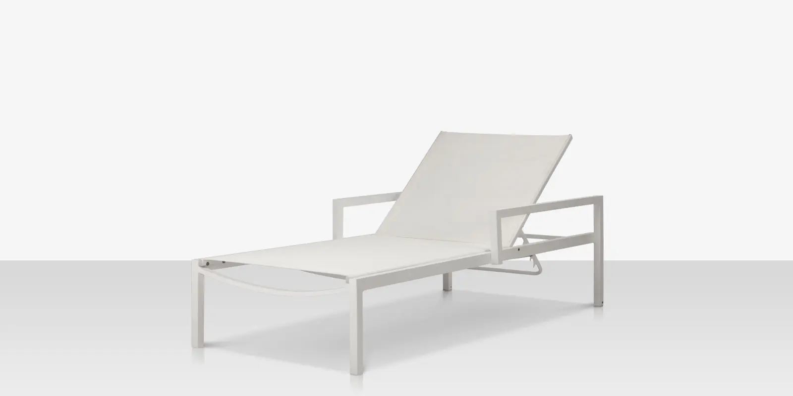 fusion_chaise_white_angle_02.webp