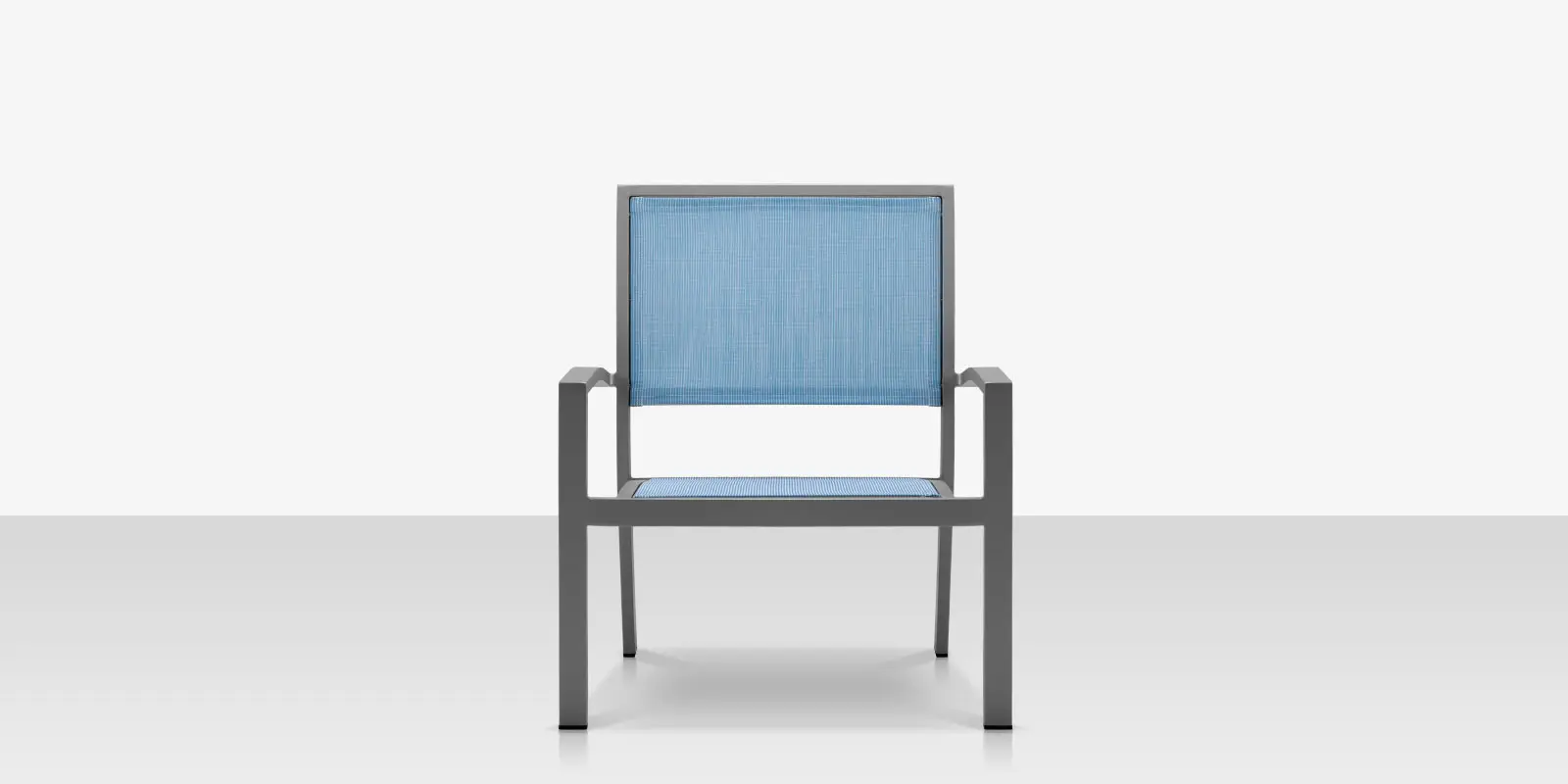 06_fusion_club_chair_front.webp
