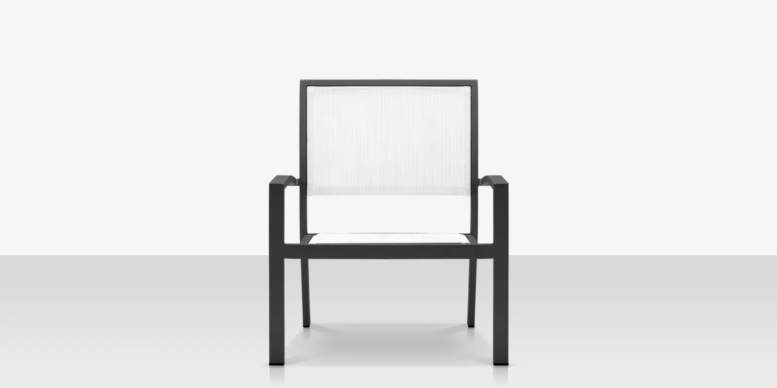 01_fusion_black_clubchair_front.webp