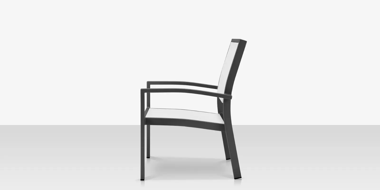 03_fusion_black_clubchair_side.webp