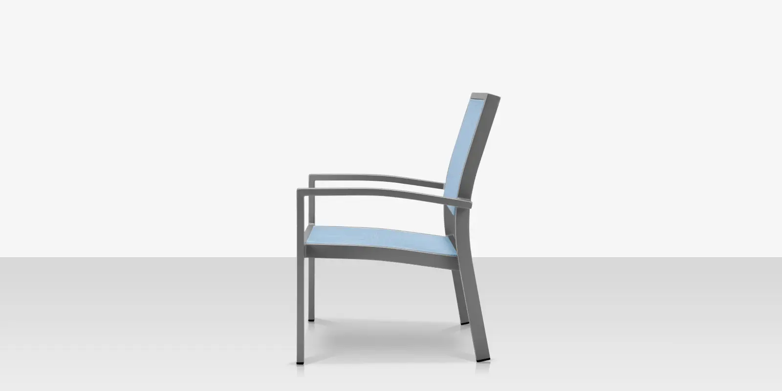 08_fusion_club_chair_side.webp