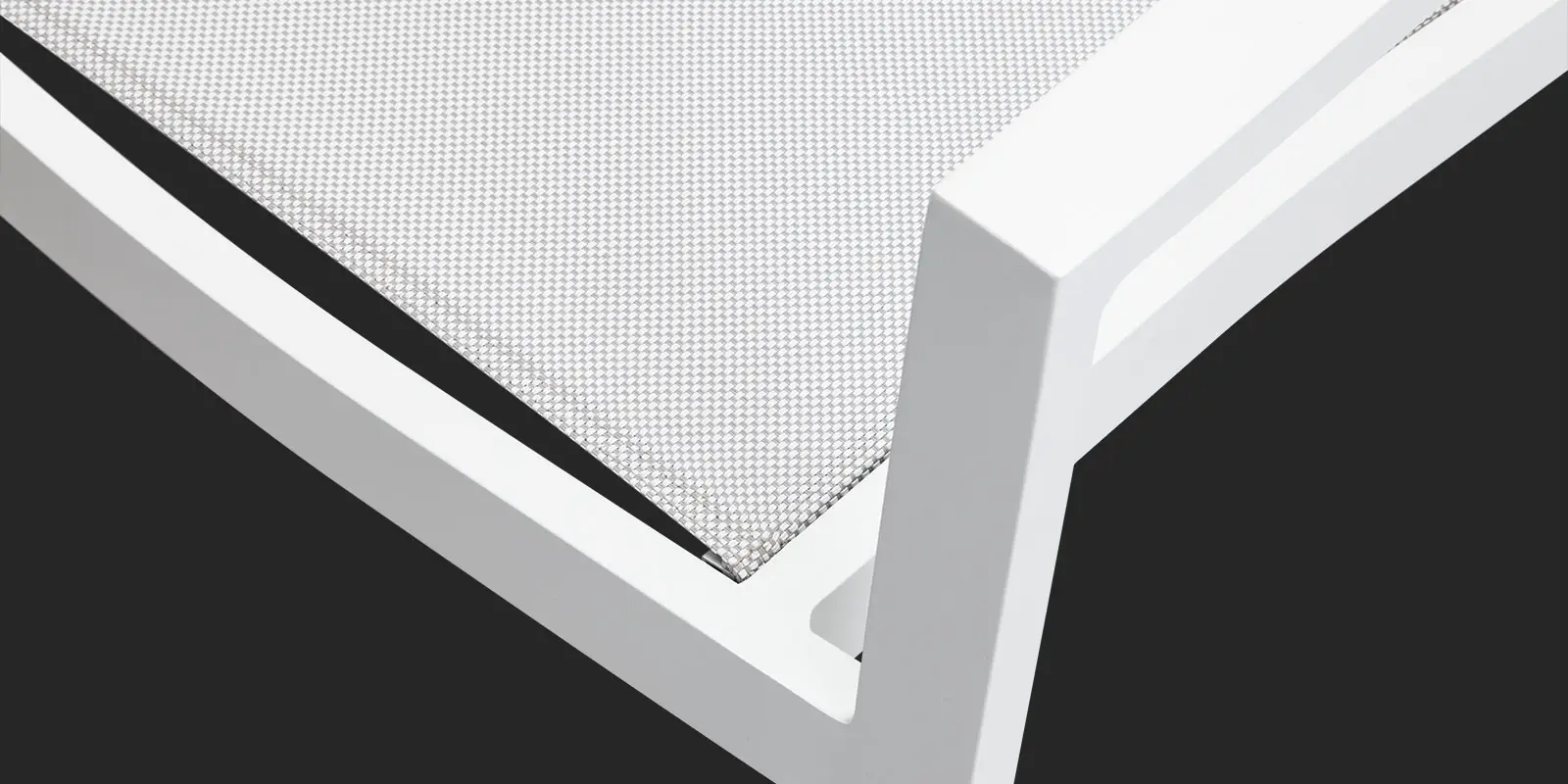 24_fusion_dining_armchair_white_silver_cose_up_1.webp