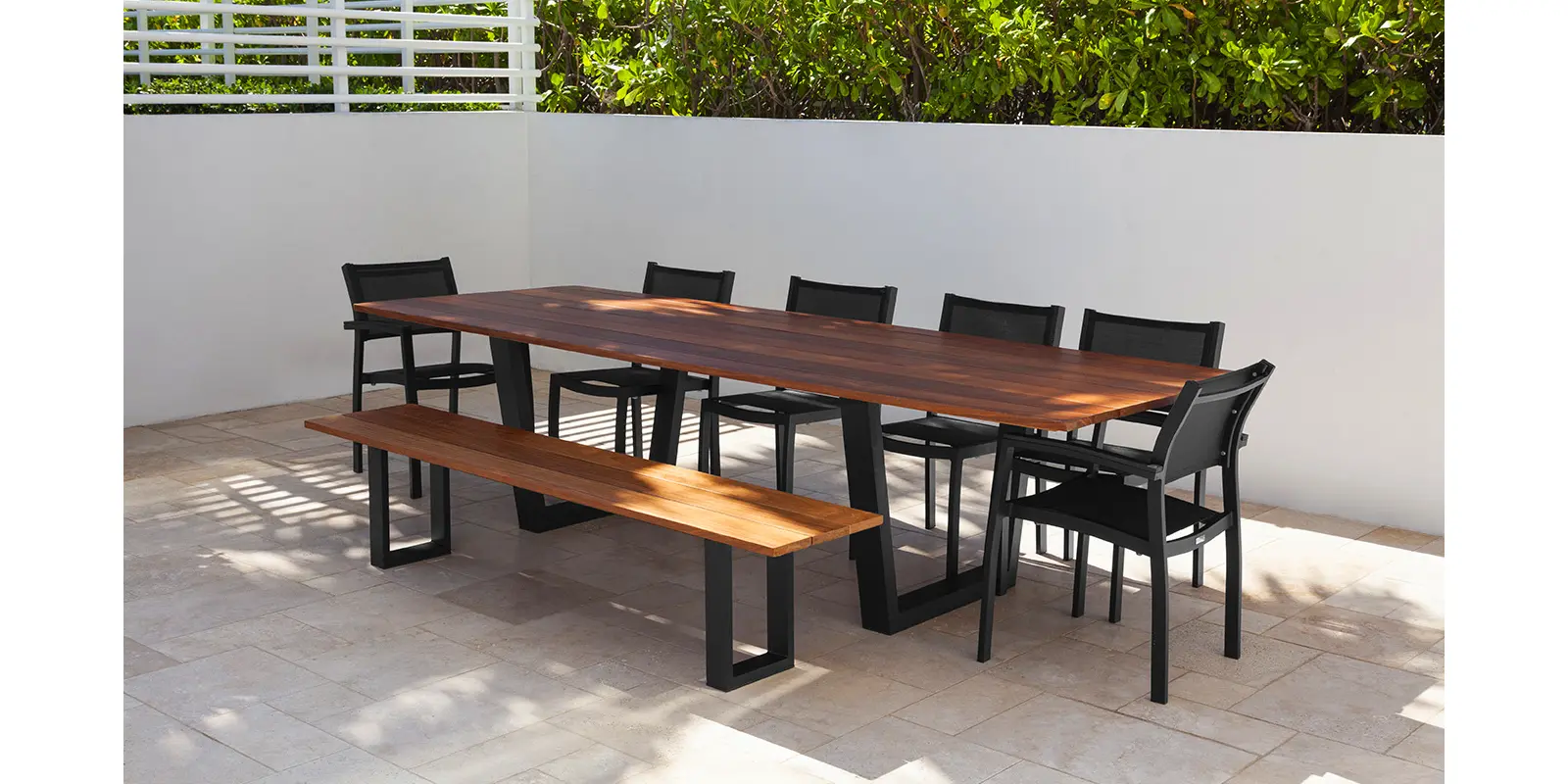 gallery01_fusion_dining_side_armless_chair.webp