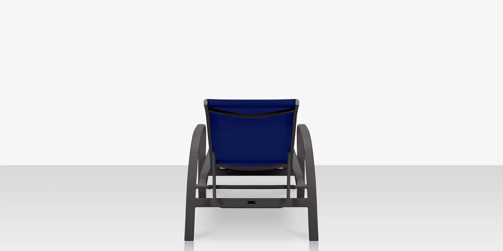 04_atlantic_chaise_with_arms_style_02_back.webp