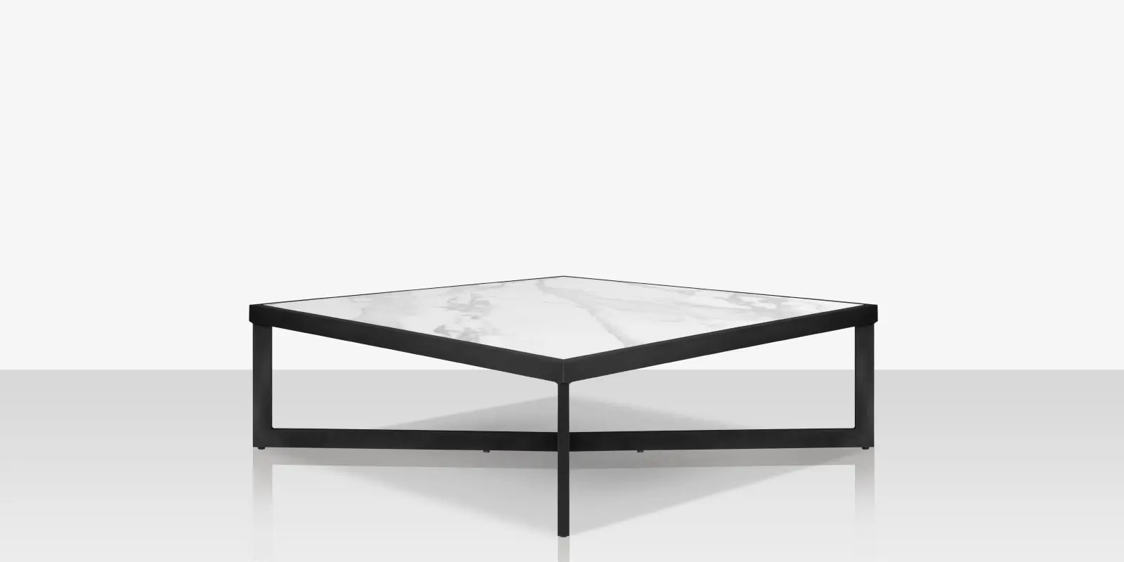 04_iconic_coffee_table_square_50_side.webp