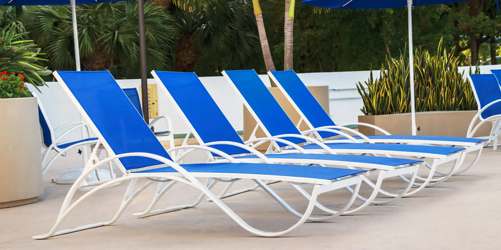 gallery05_atlantic_chaise_with_arms.webp