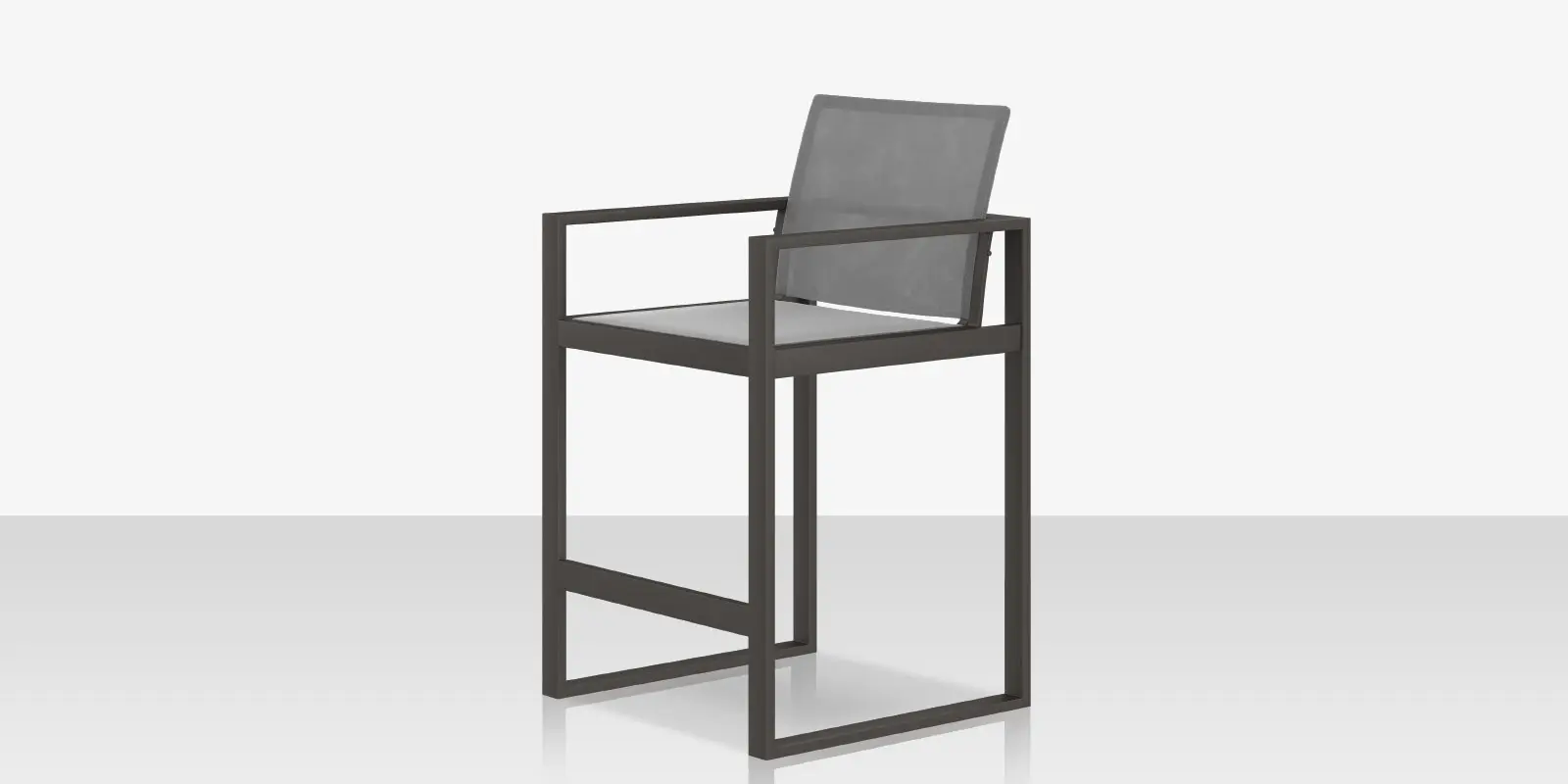 03_iconic_bar_chair_xl_angle_2.webp