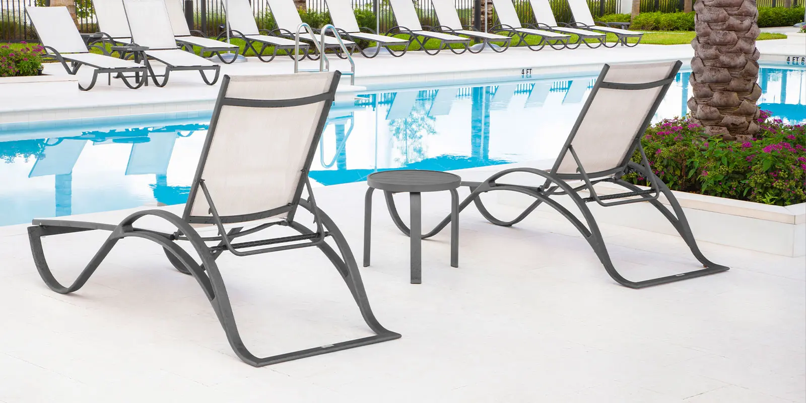 gallery04_atlantic_chaise_with_arms.webp