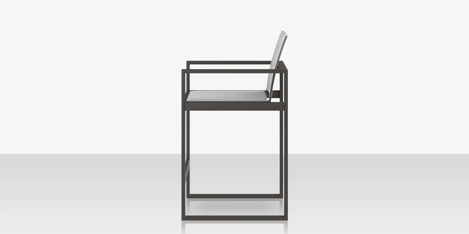 04_iconic_bar_chair_xl_side.webp