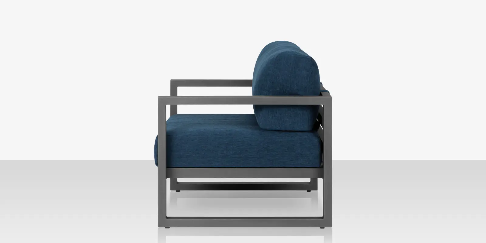 10iconic_club_chair_silver_blue_side.webp