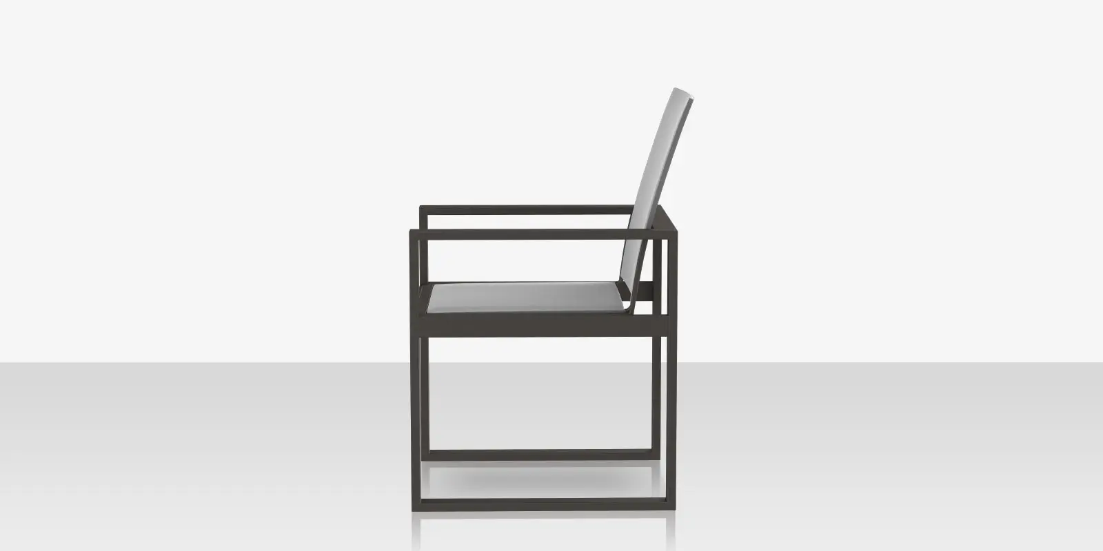 04_iconic_dining_armchair_highback_side.webp