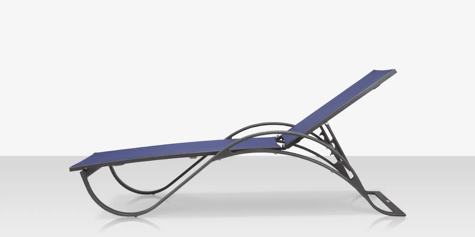 atlantic_chaise_with_arms_blue_side.webp