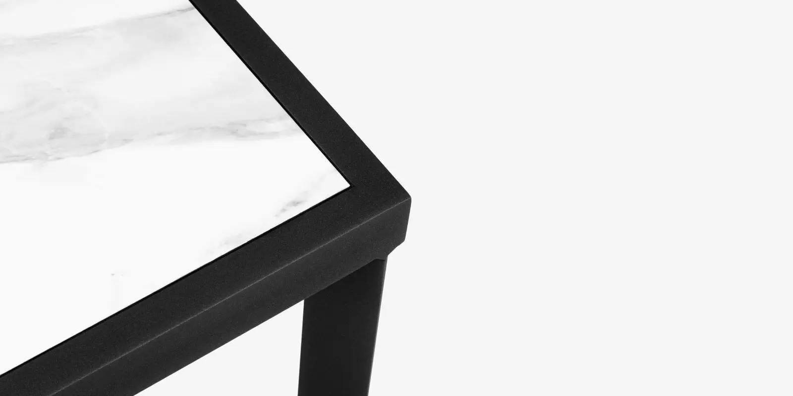 06_iconic_side_table_large_close_up.webp