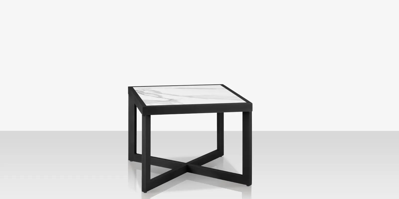 04_iconic_side_table_large_angle_4.webp