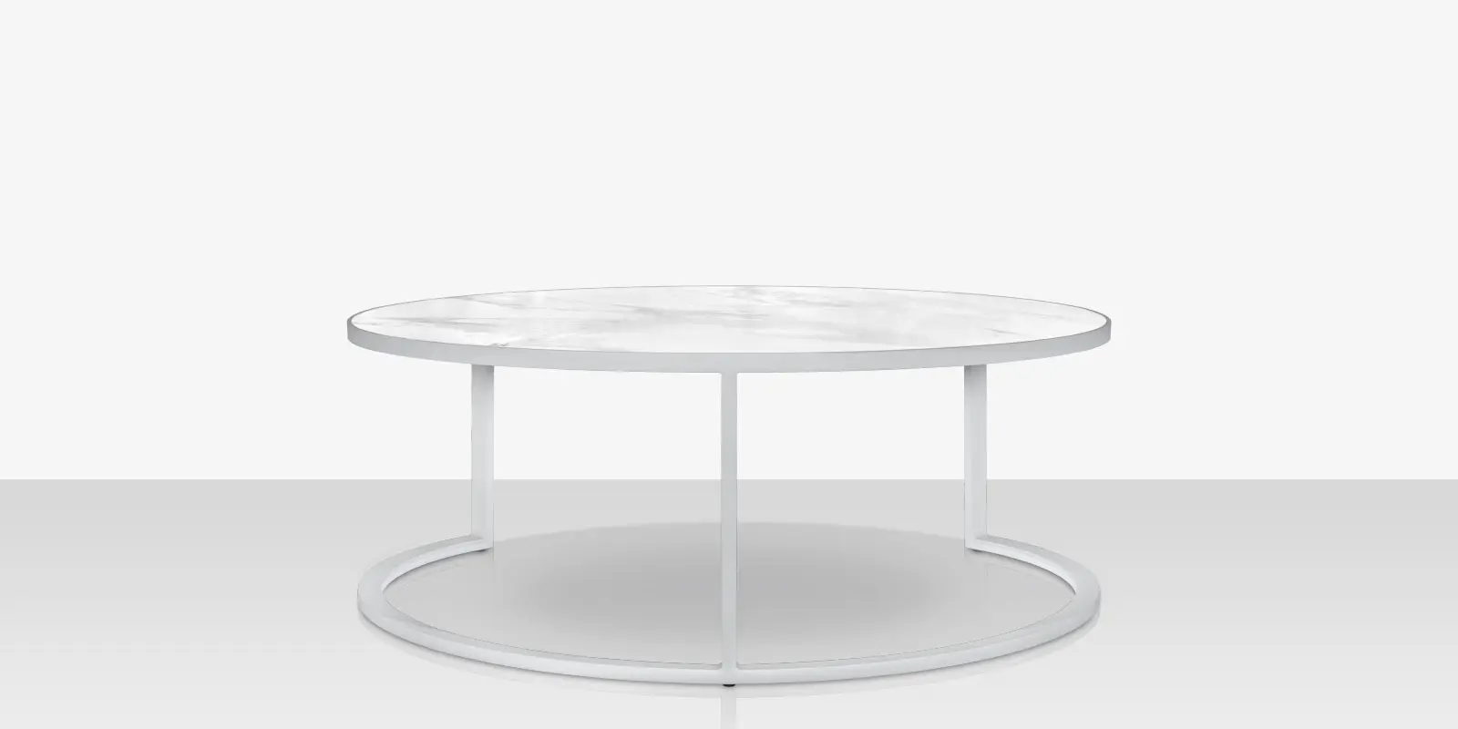 04_iconic_nesting_table_large_back.webp