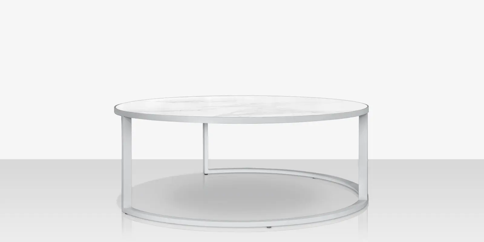 03_iconic_nesting_table_large_angle_3.webp