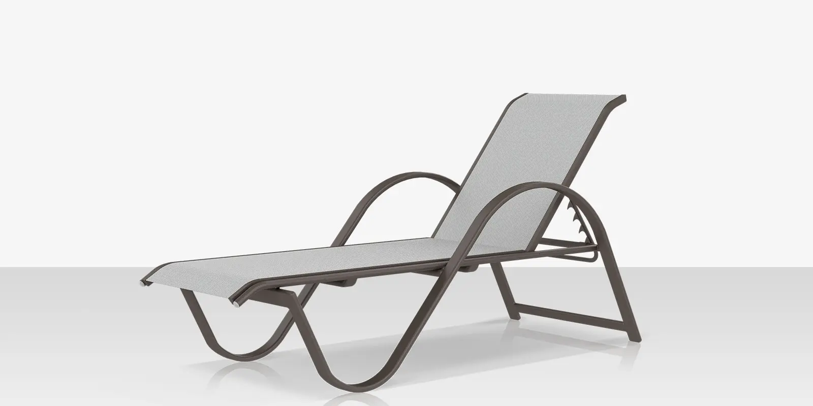 17_lanai_chaise_cloud_gray_angle.webp