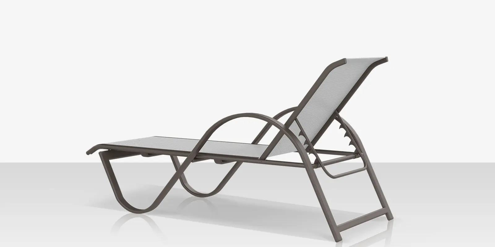 19_lanai_chaise_cloud_gray_back_angle.webp