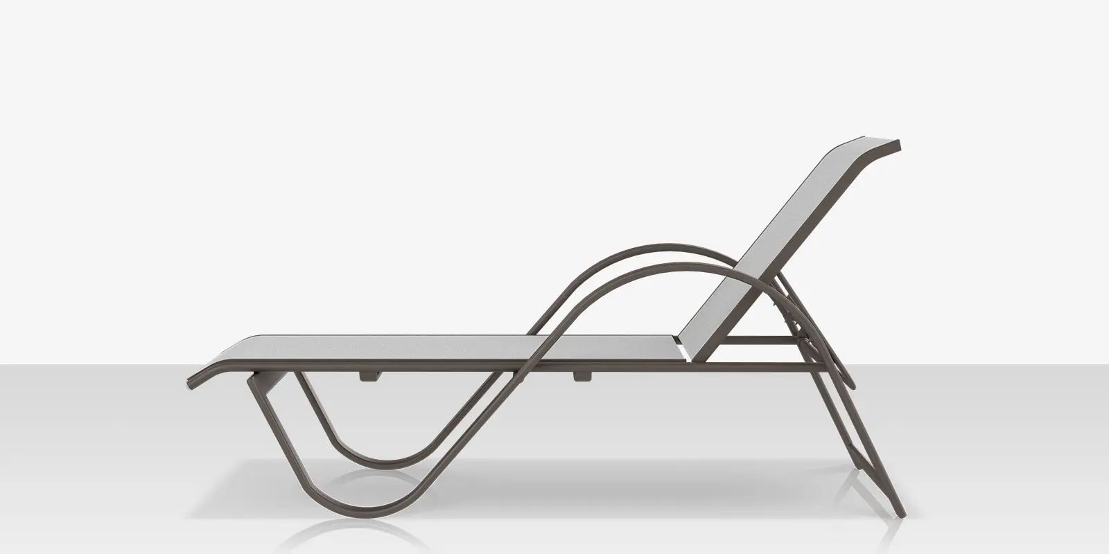 18_lanai_chaise_cloud_gray_side.webp