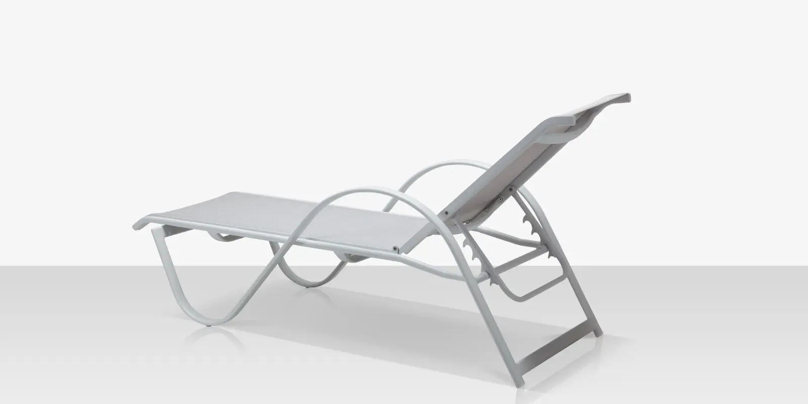 12_lanai_chaise_white_back_angle_2_open.webp