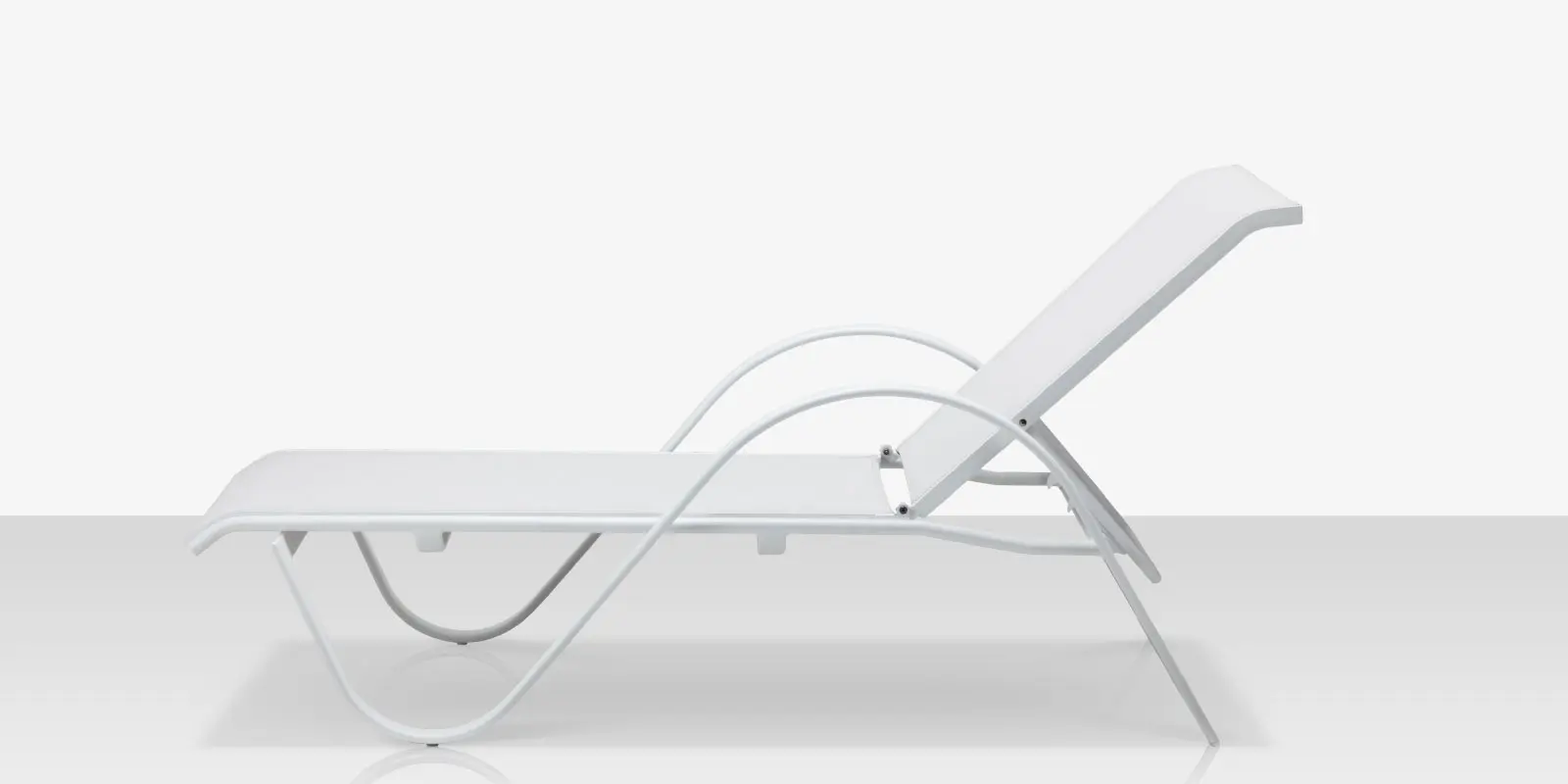 11_lanai_chaise_white_side_open.webp