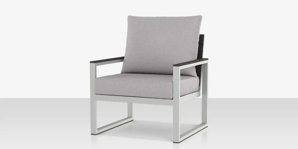 02_modera_new_club_chair_angle.webp