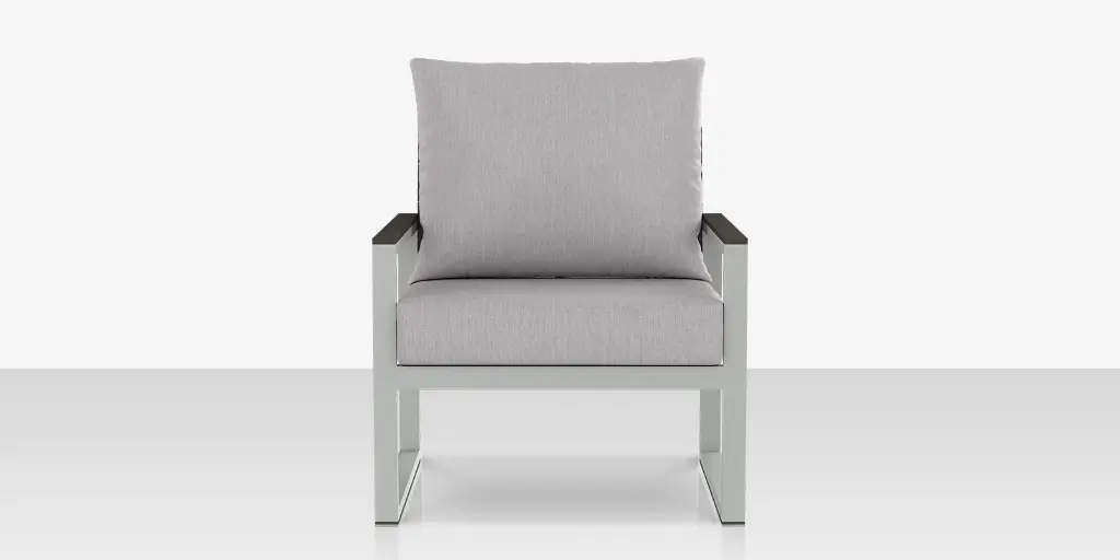 01_modera_new_club_chair_front.webp