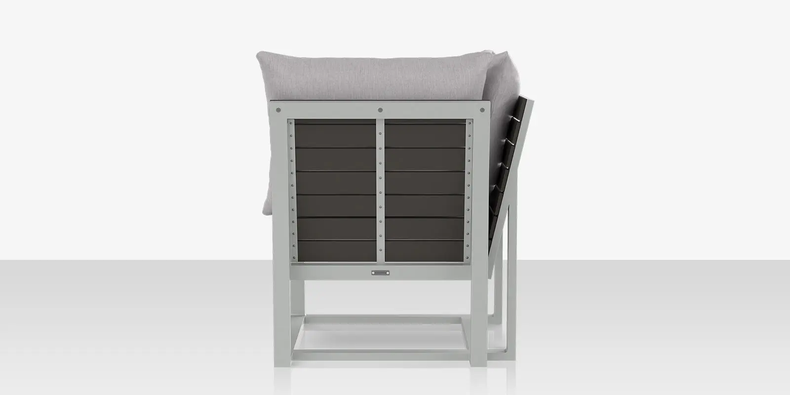 05_modera_new_corner_back.webp