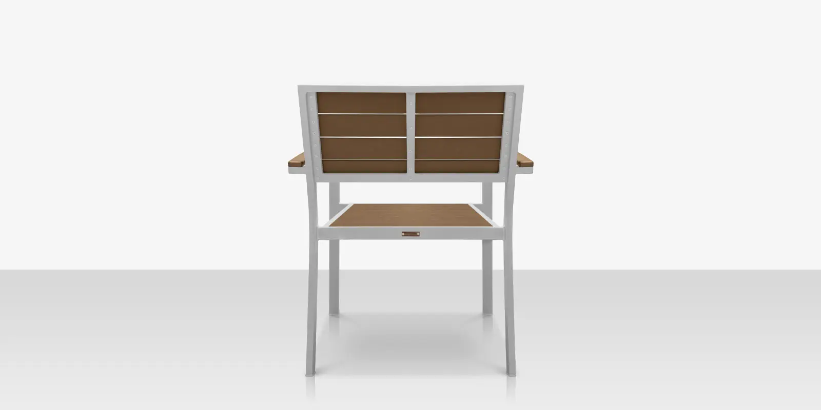 05_napa_kesslersilver_teak_clubchair_back.webp