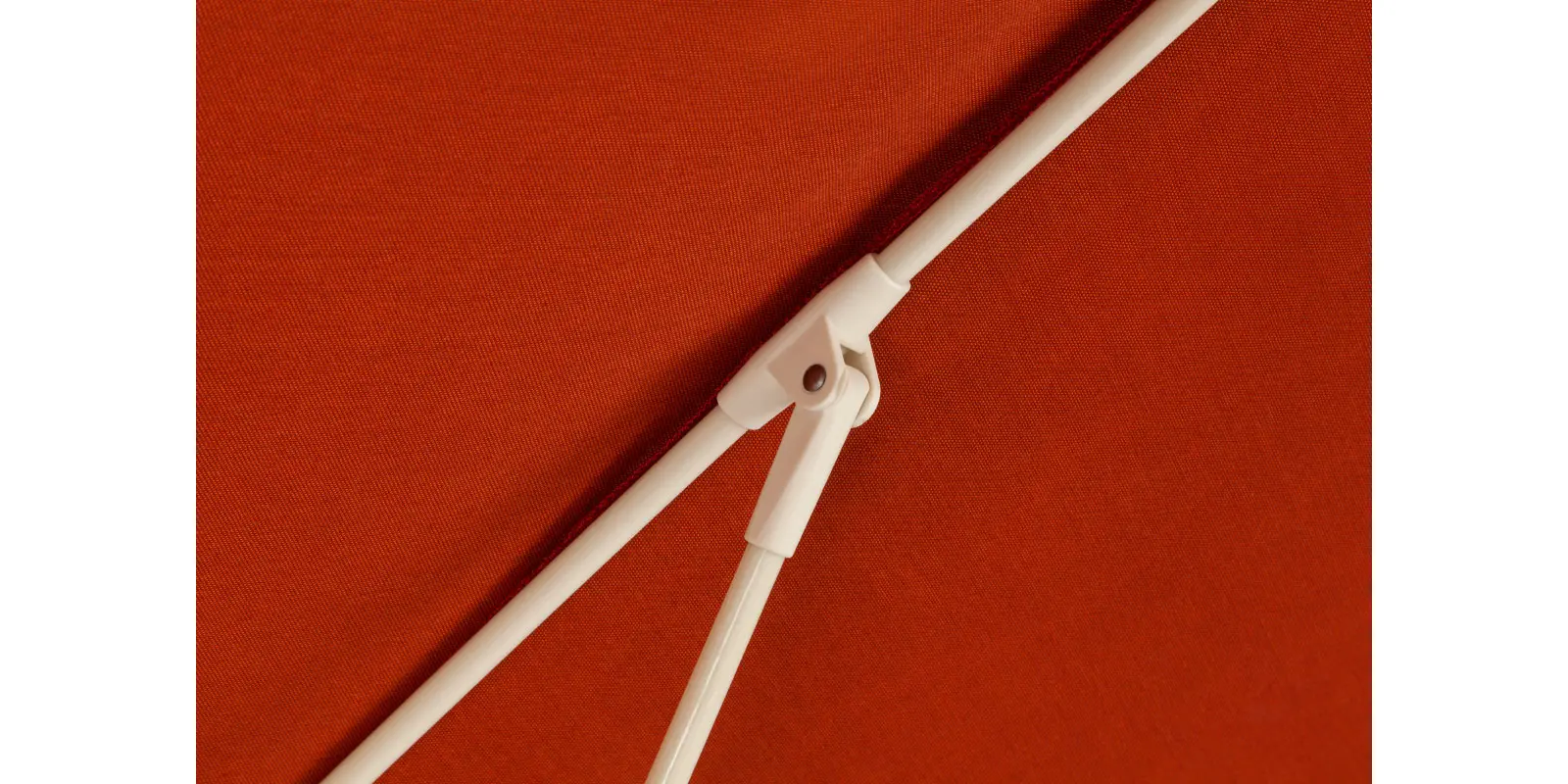 05_rio_round_single_vent_umbrella_close_up_5.webp