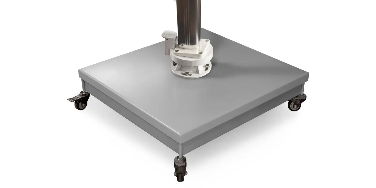 08_the_grand_01_closeup_base_angle.webp