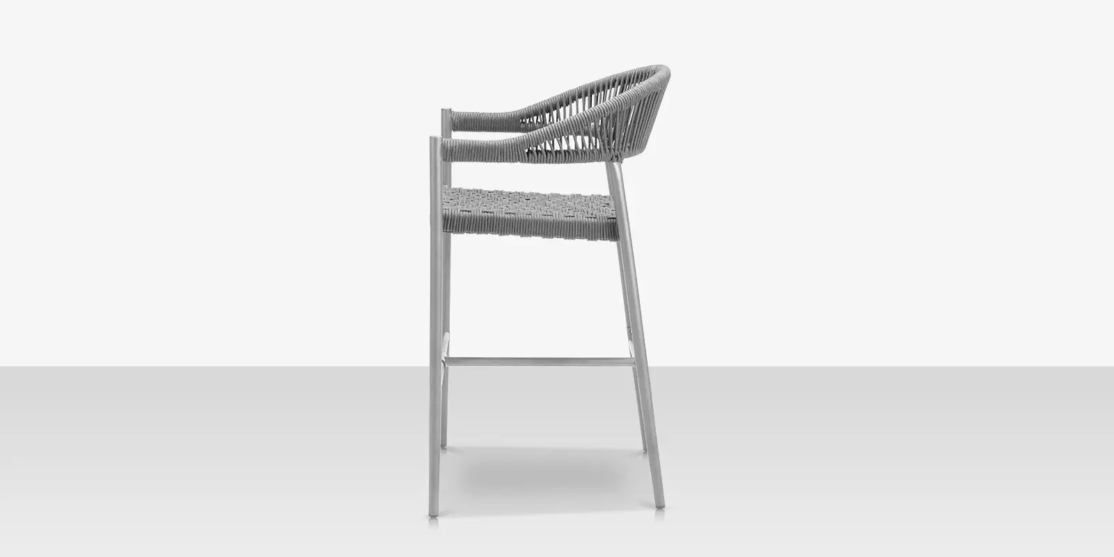04_skye_bar_armchair_light_gray_side.webp