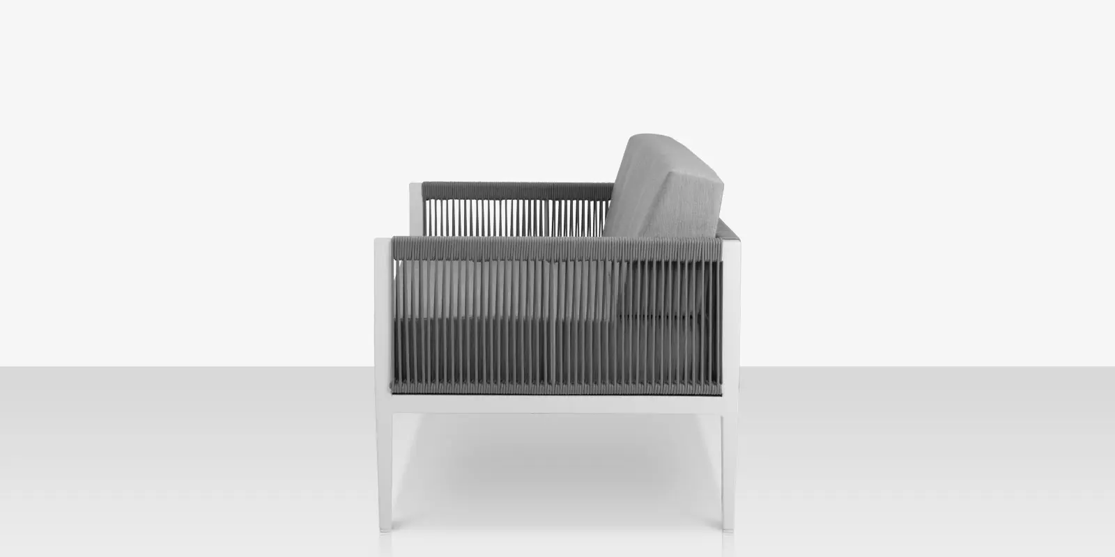 08_skye_loveseat_side.webp