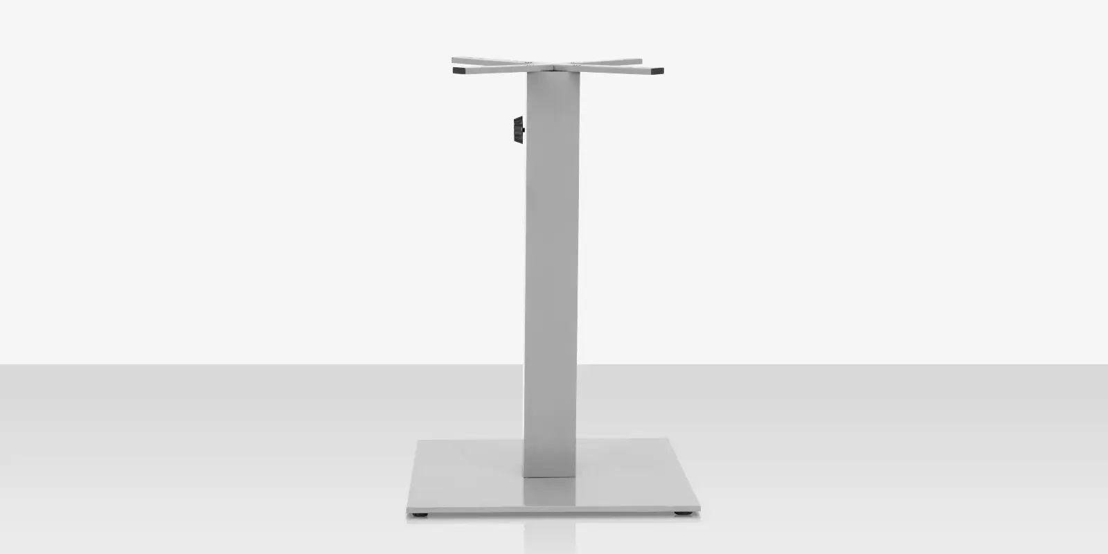 02_verona_large_square_dining_base_umb_bar.webp