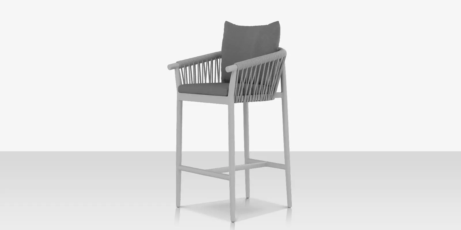 09_vines_bar_armchair_02_angle_02.webp
