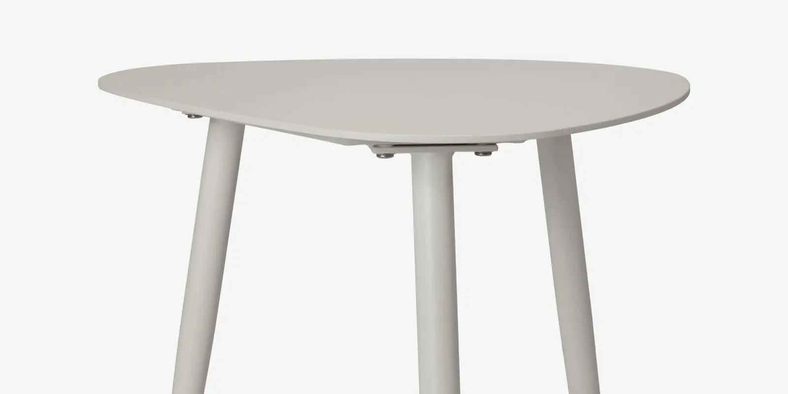 vines_small_table_closeup.webp