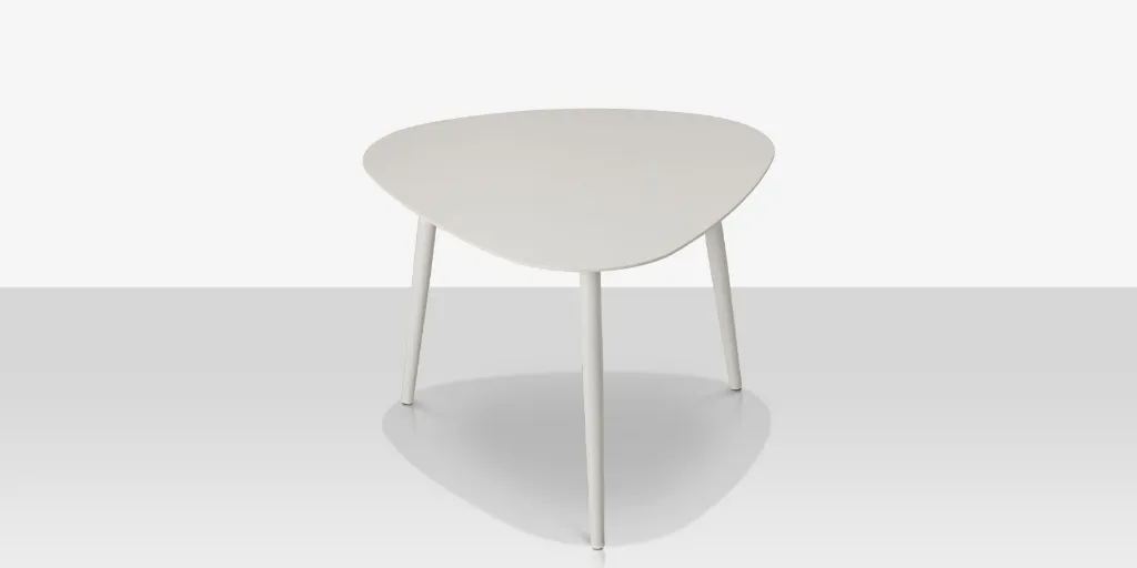 vines_medium_table_high_angle_01.webp