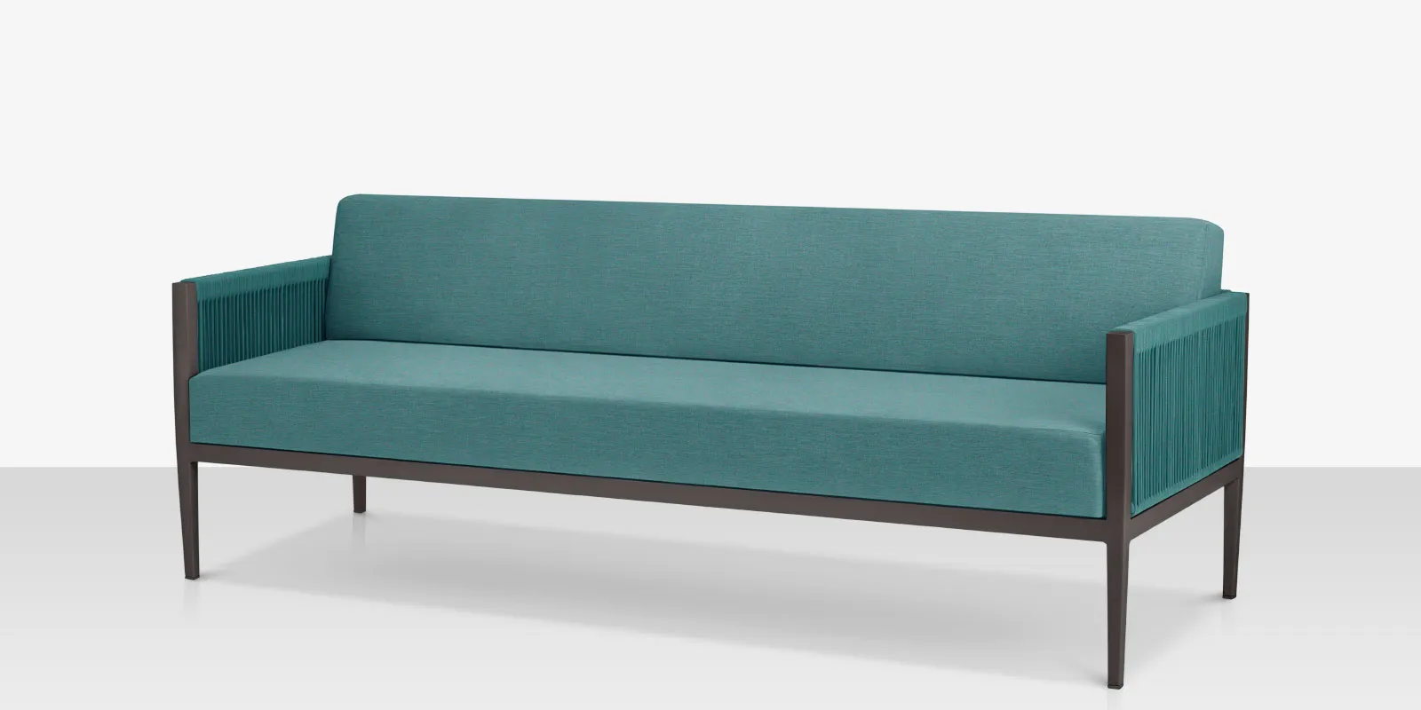 04_skye_sofa_gtayframe_bluerope_angle.webp