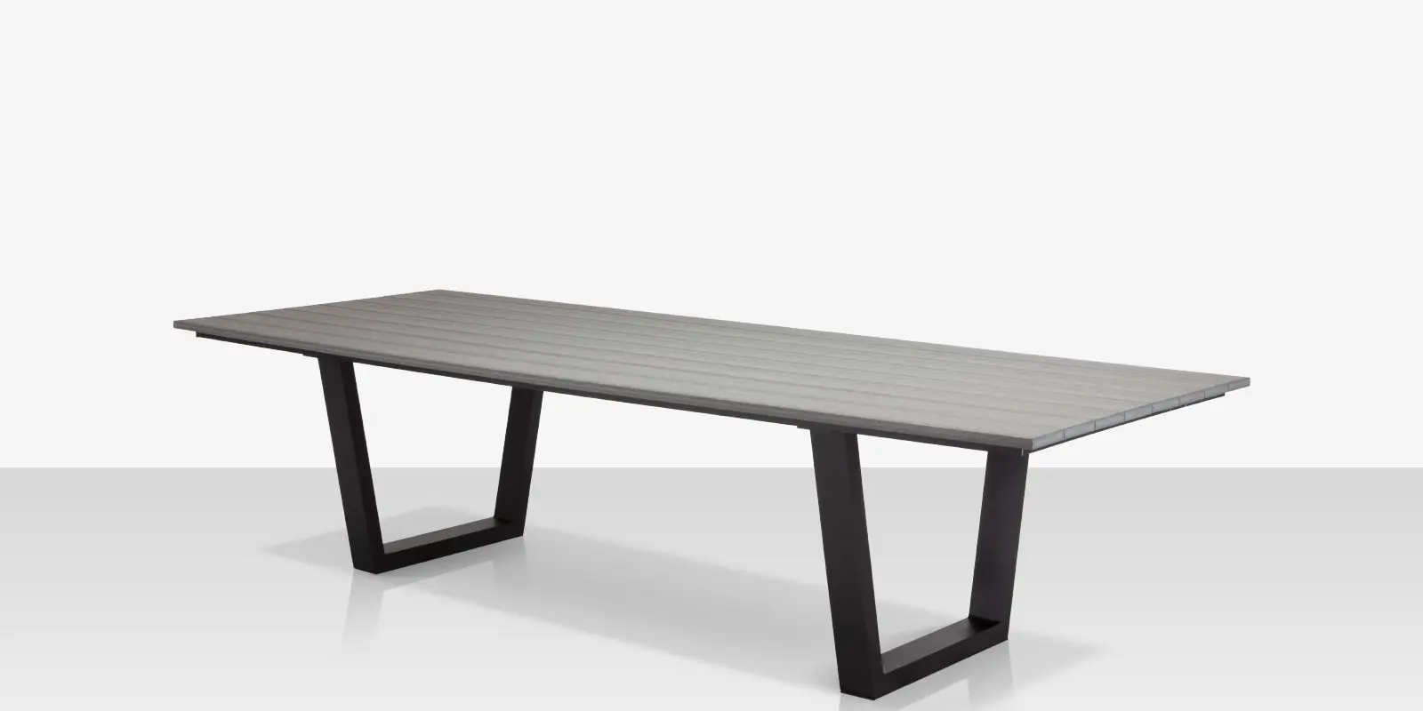 bosca_dining_table_gray_angle02.webp