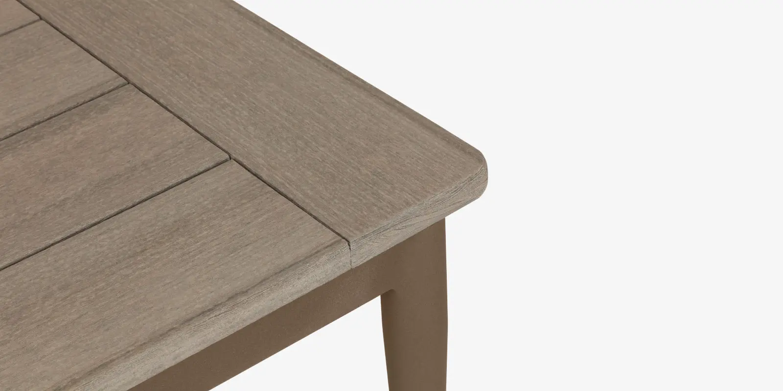 06_danish_table_bronze_close_up.webp