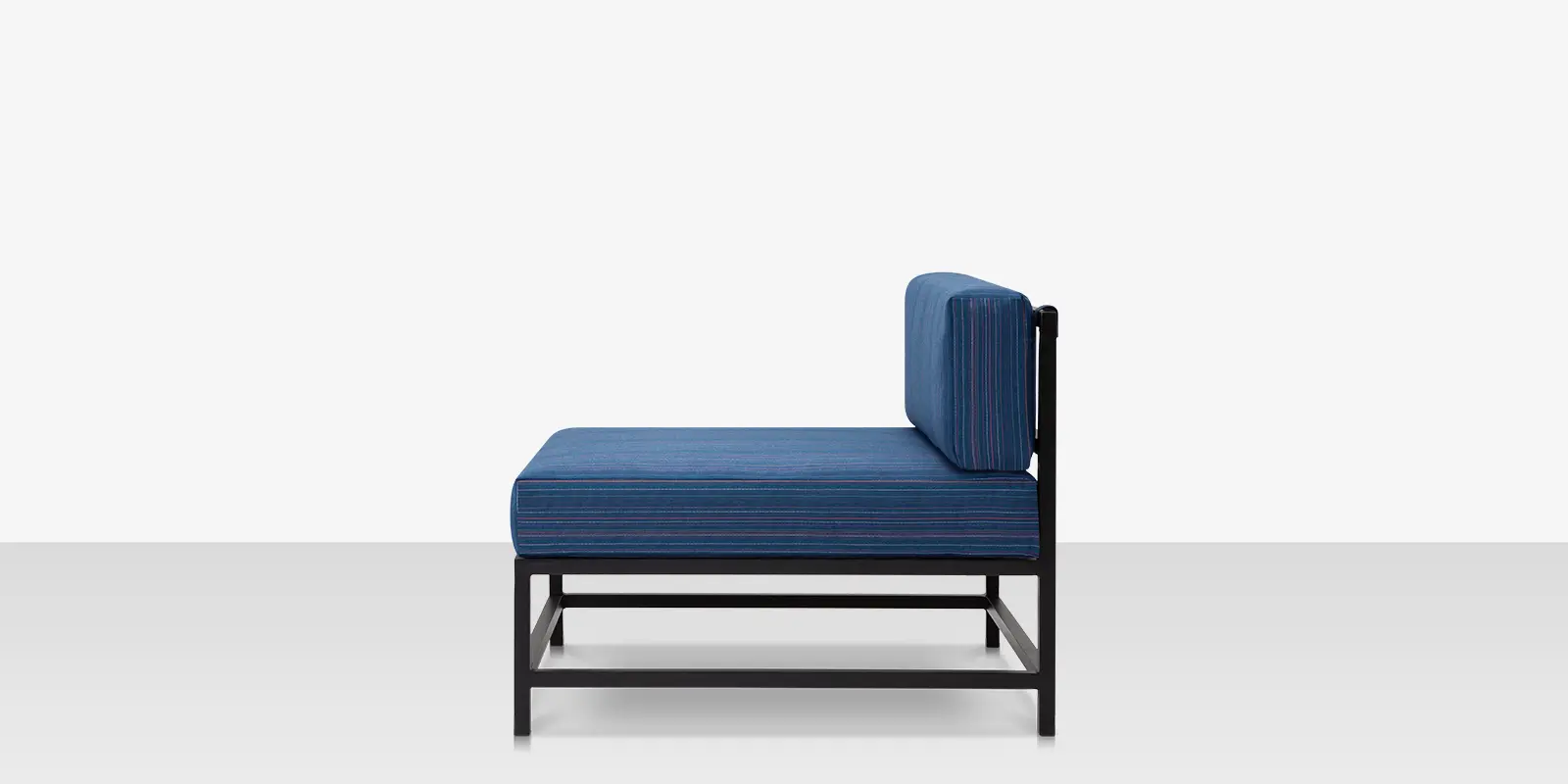 delano-armless-side.webp